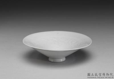 图片[2]-White conical bowl with cloud and phoenix decoration, Ming dynasty (1368-1644)-China Archive